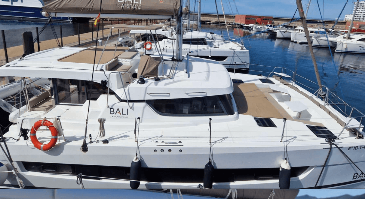 Aluguel de Catamarã Bali Catspace — Ibiza